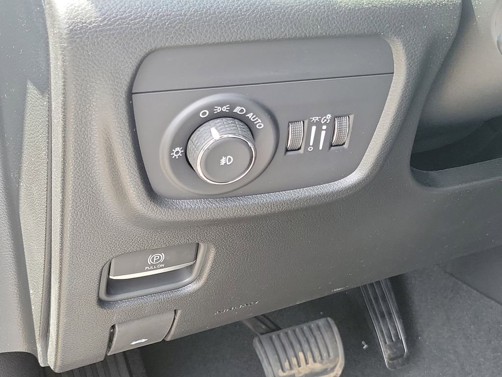 New 2026 Silver Zynith Jeep Limited Reserve image 21