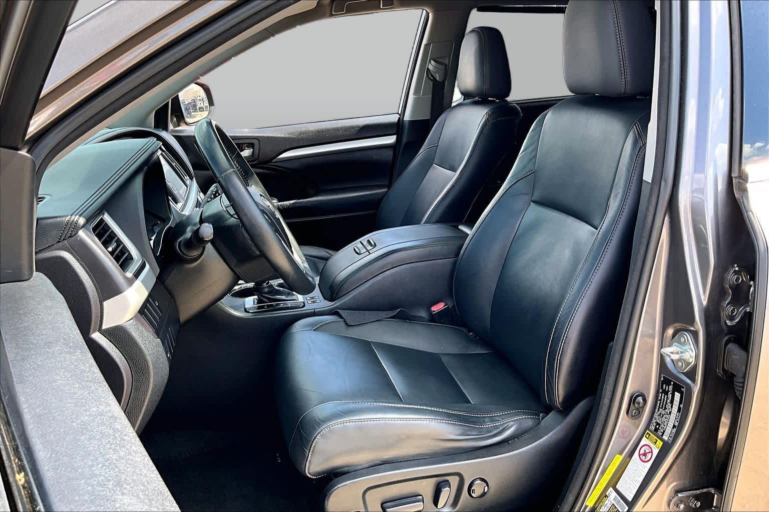 Used 2015 Predawn Gray Mica Toyota XLE image 8