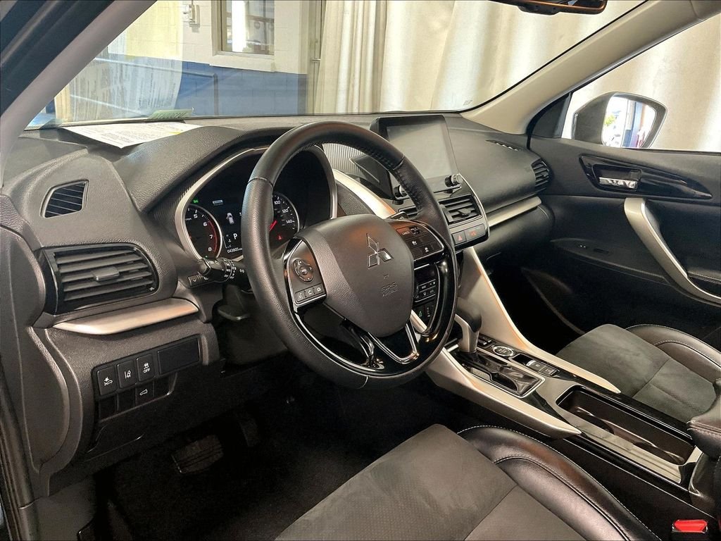 Used 2024 Silver Mitsubishi SE image 8