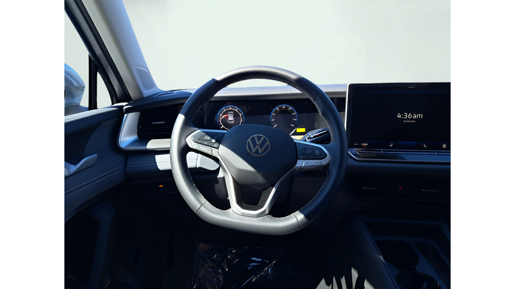 2025 Volkswagen Tiguan SE - Photo 21