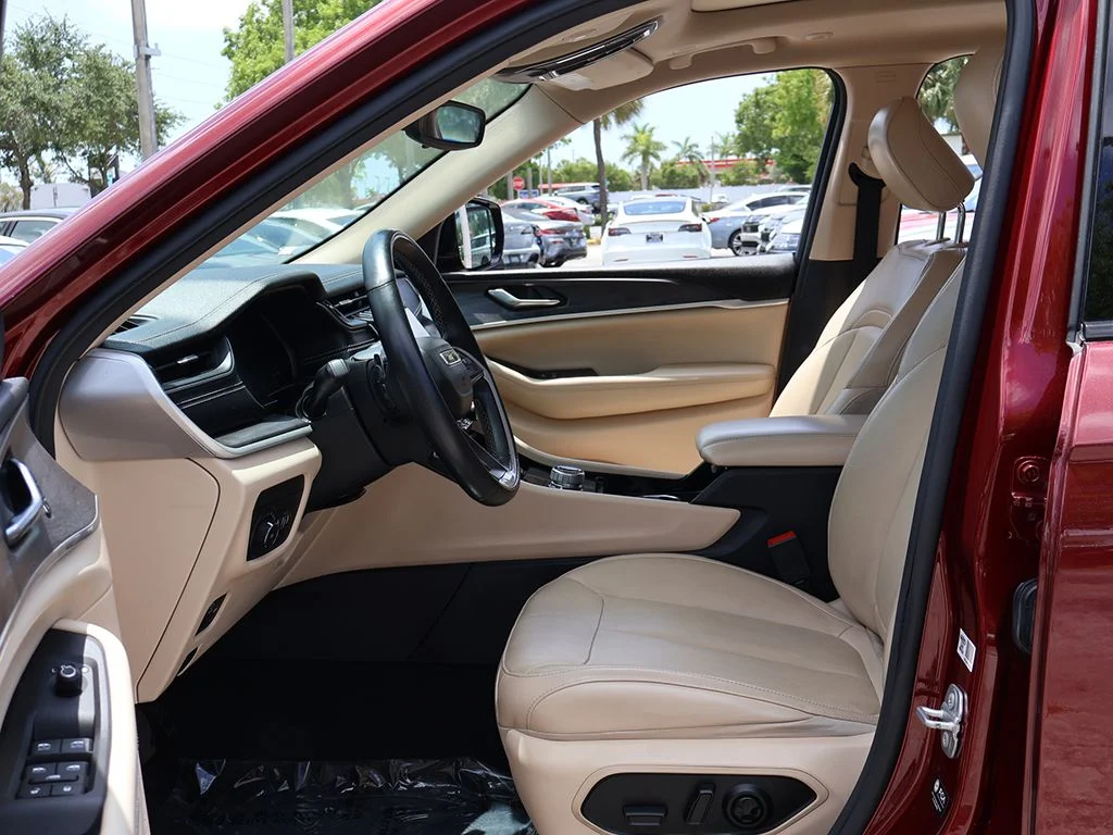 Used 2022 Red Jeep Limited image 32