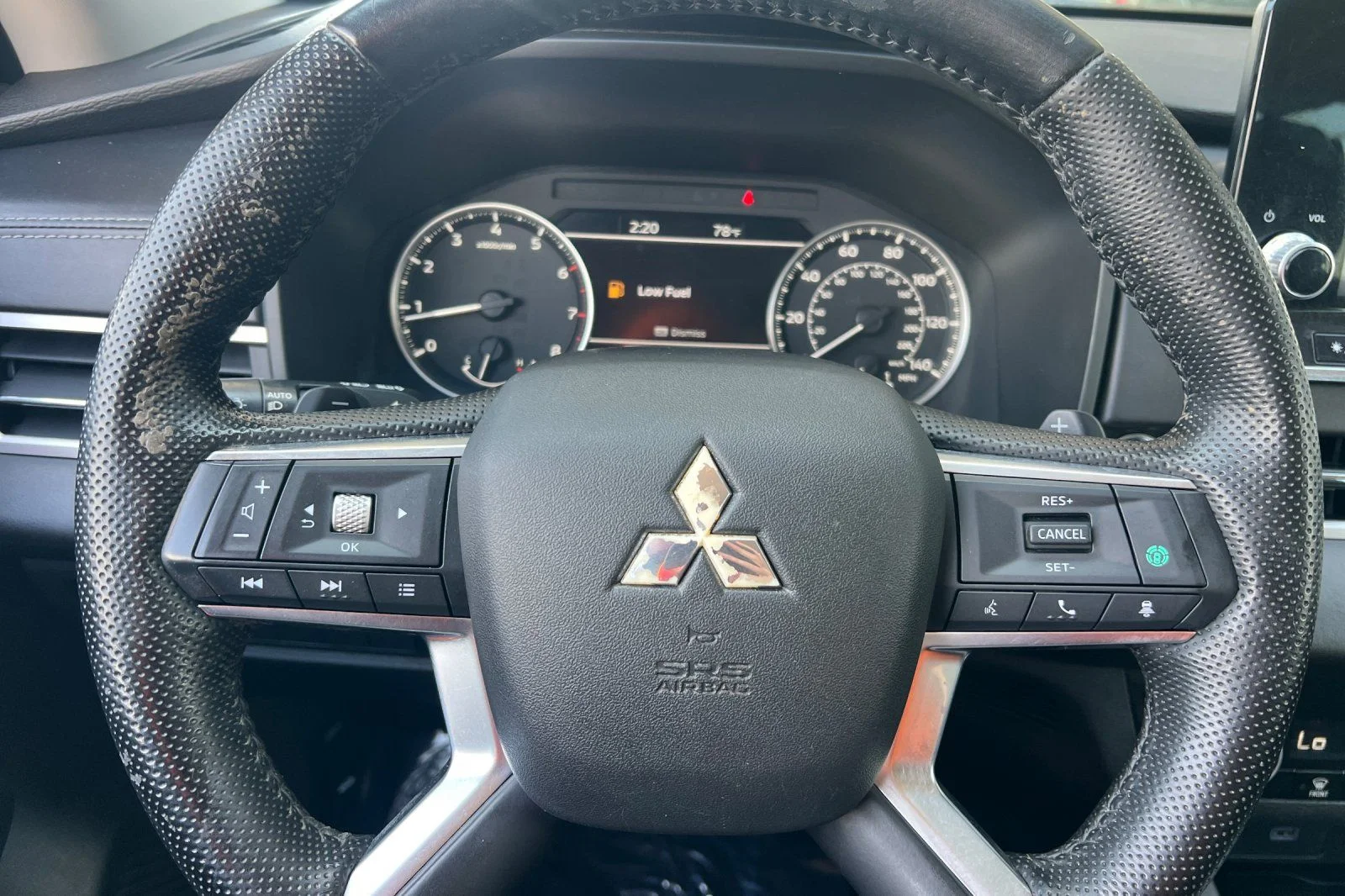 Used 2022 Black Mitsubishi SE Launch Edition image 22