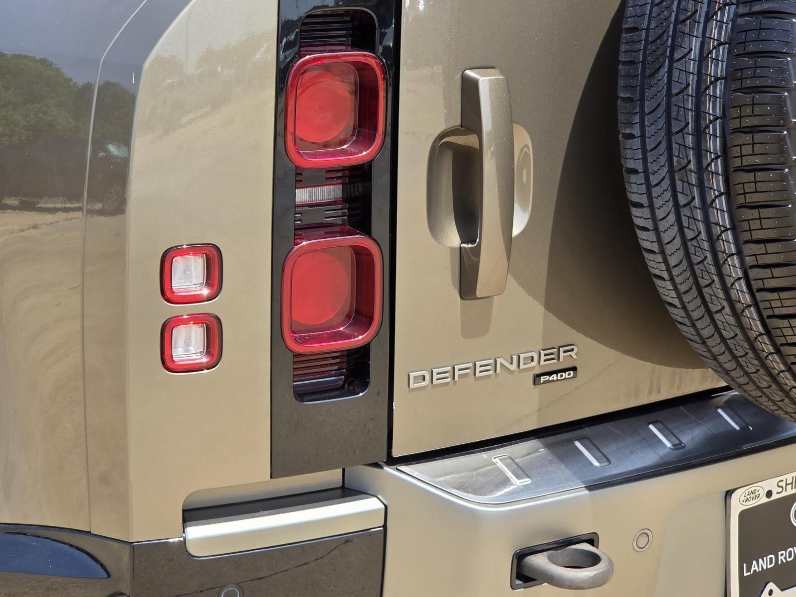 Used 2023  Land Rover X-Dynamic SE image 9