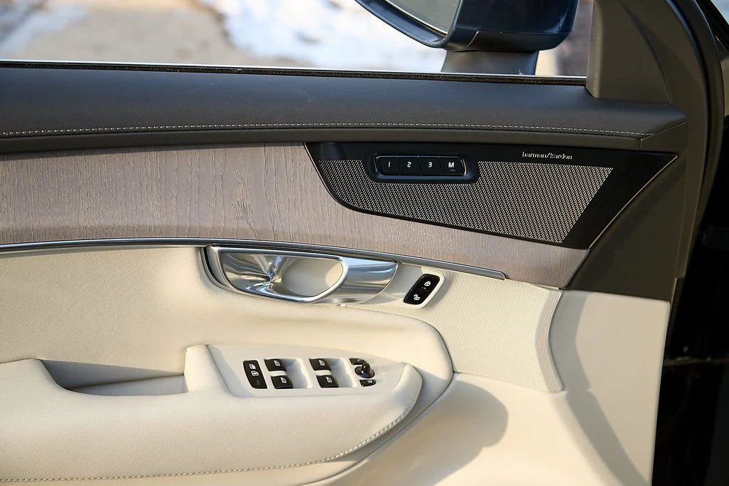 New 2026 Denim Blue Volvo Ultra image 10
