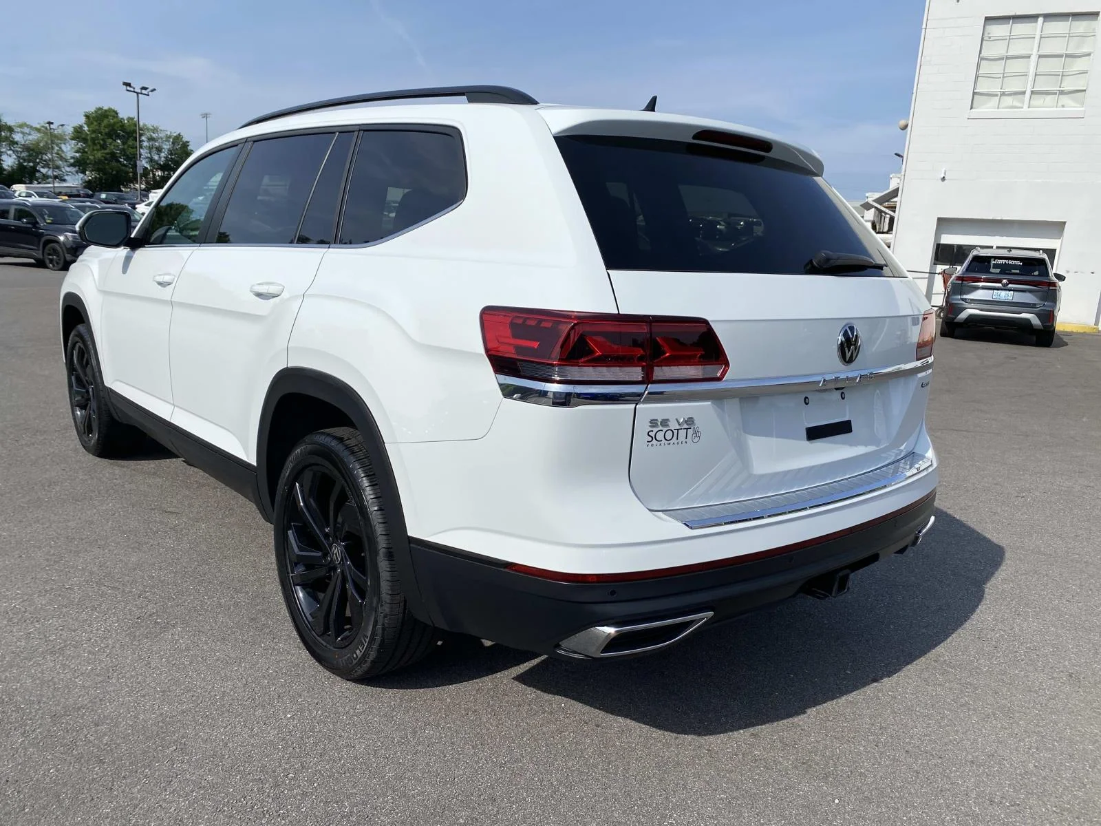 Certified Used 2023 Pure White Volkswagen 3.6L V6 SE w/Technology 4MOTION image 3