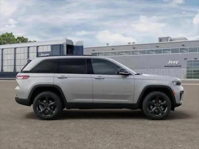 New 2026 Silver Zynith Exterior Paint Jeep Limited image 9