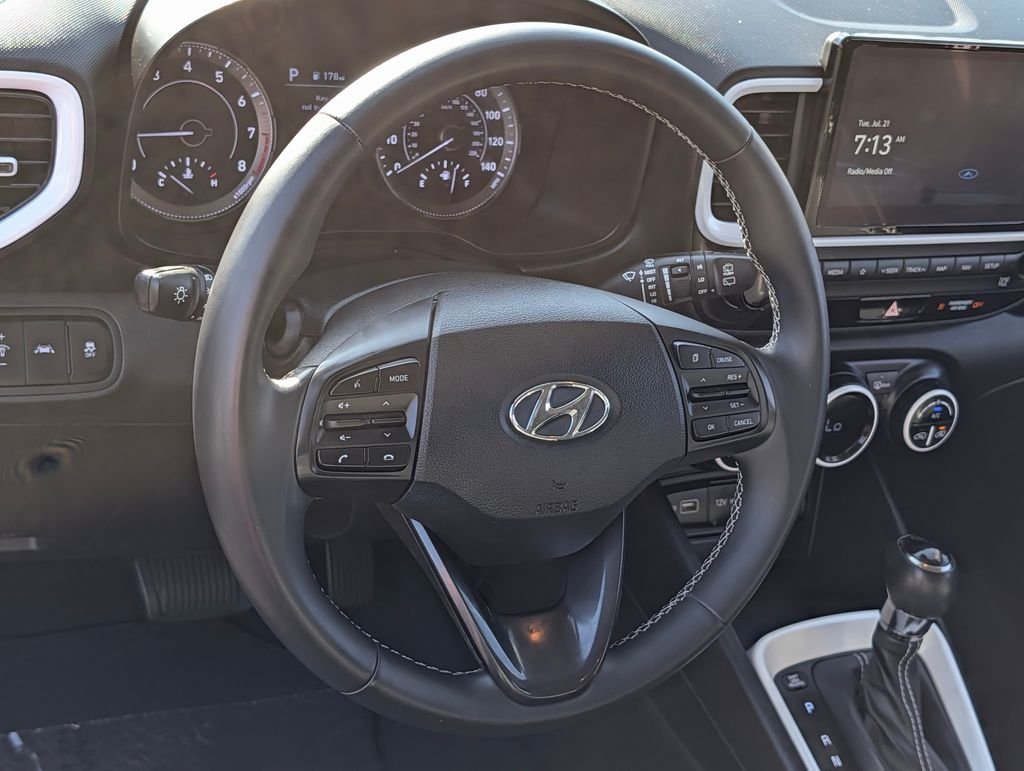 2022 Hyundai Venue Limited - Photo 16