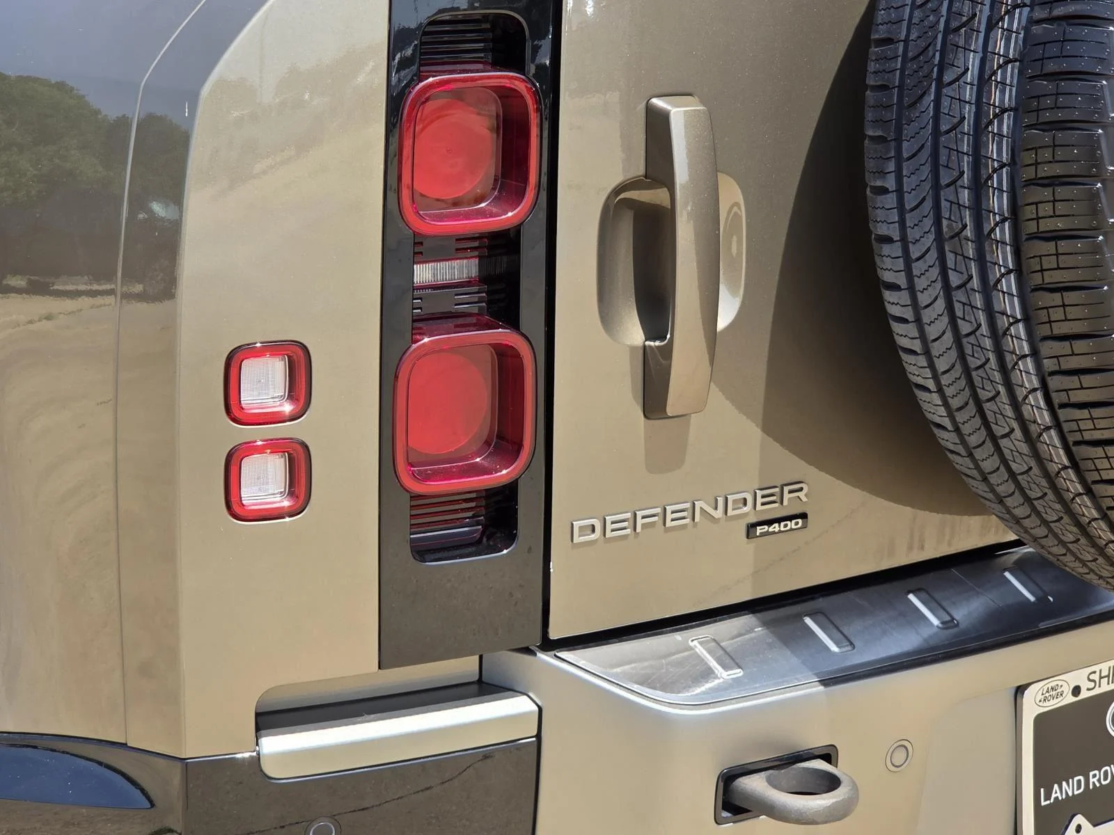 Certified Used 2023  Land Rover X-Dynamic SE image 9