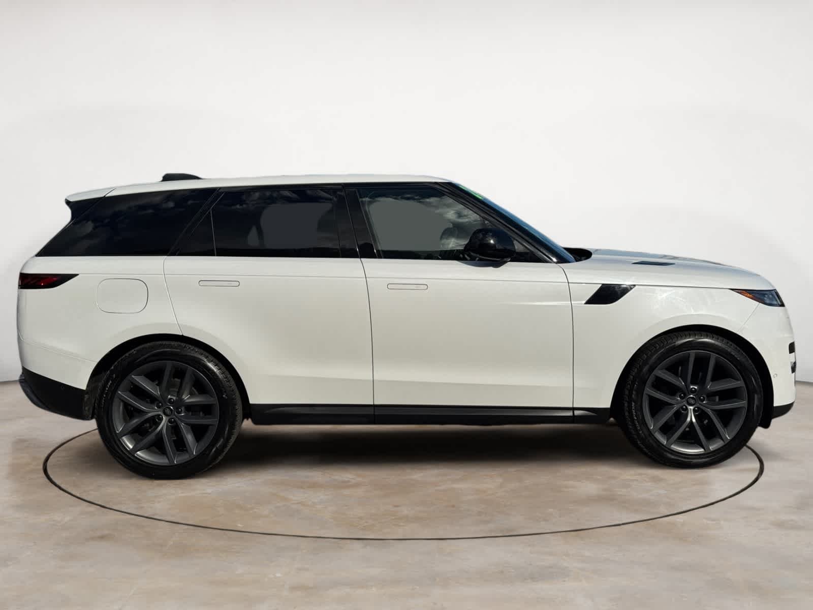 Certified Used 2024 Ostuni Pearl White Metallic Land Rover SE image 6