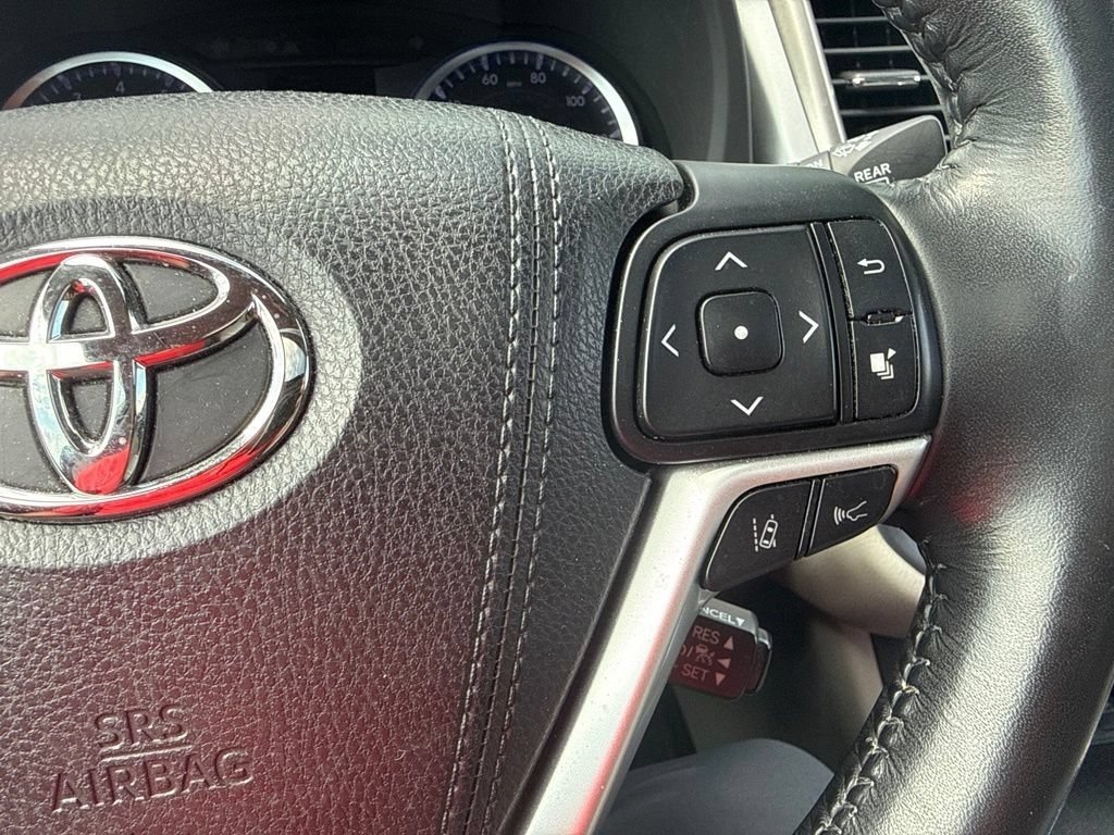 Used 2018 Blizzard Pearl Toyota Limited image 32