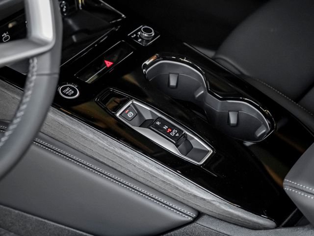 Used 2025 Glacier White Audi  image 20