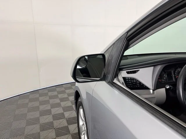 Used 2015 Silver Toyota LE image 14