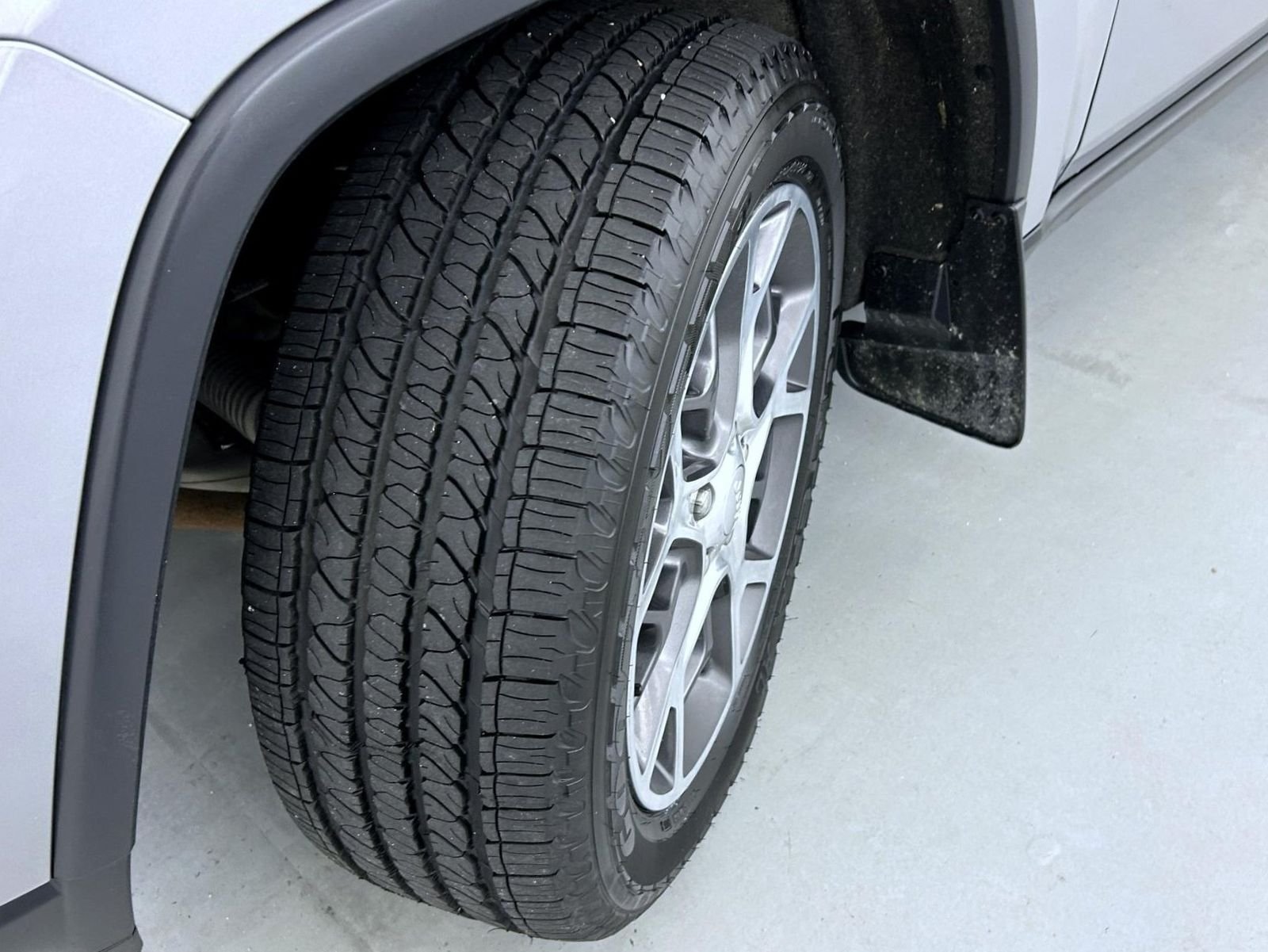 Used 2019 Silver Jeep Limited image 24