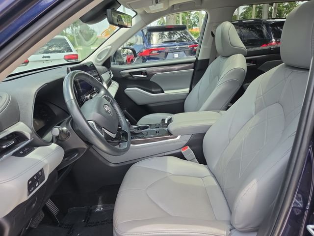 Used 2023 Blue Toyota Platinum image 11