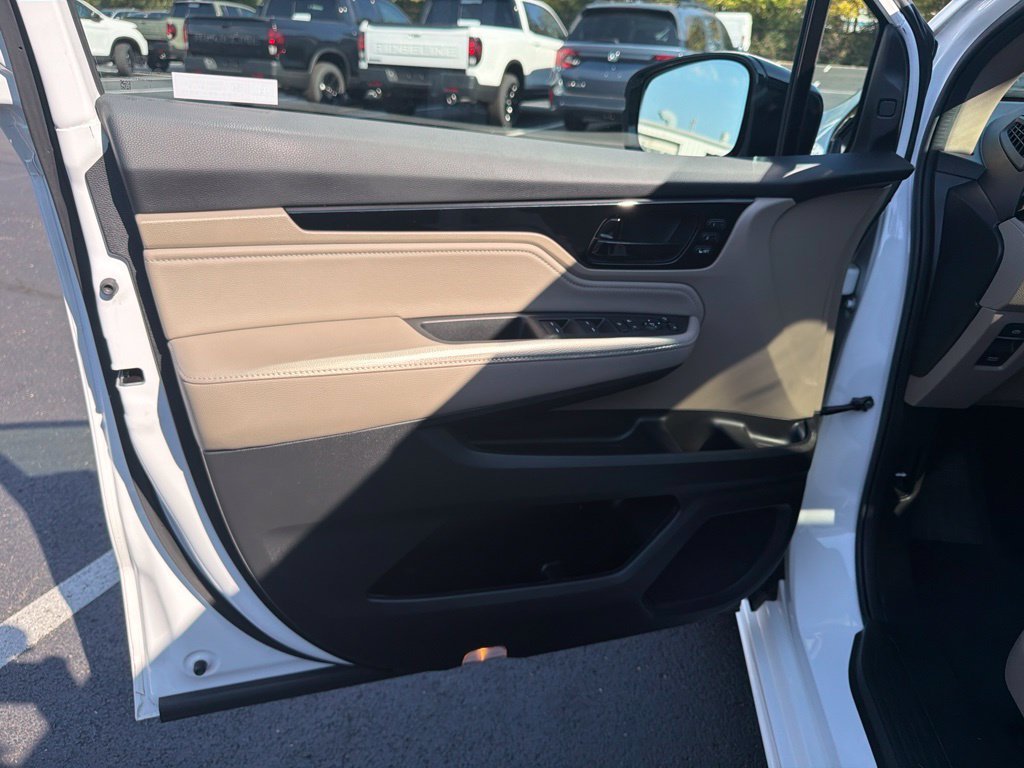 2024 Honda Odyssey Elite - Photo 18