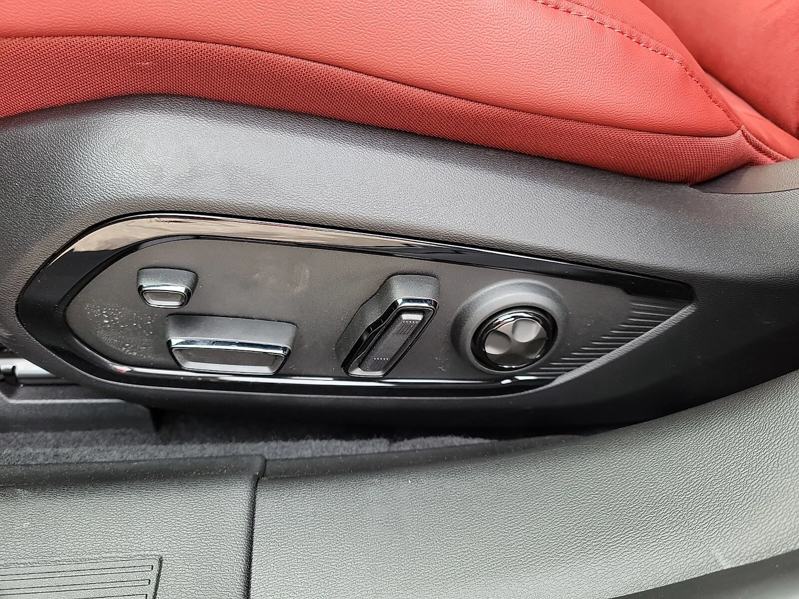 New 2026 Redeye Dodge R/T PLUS 4-DOOR AWD image 13