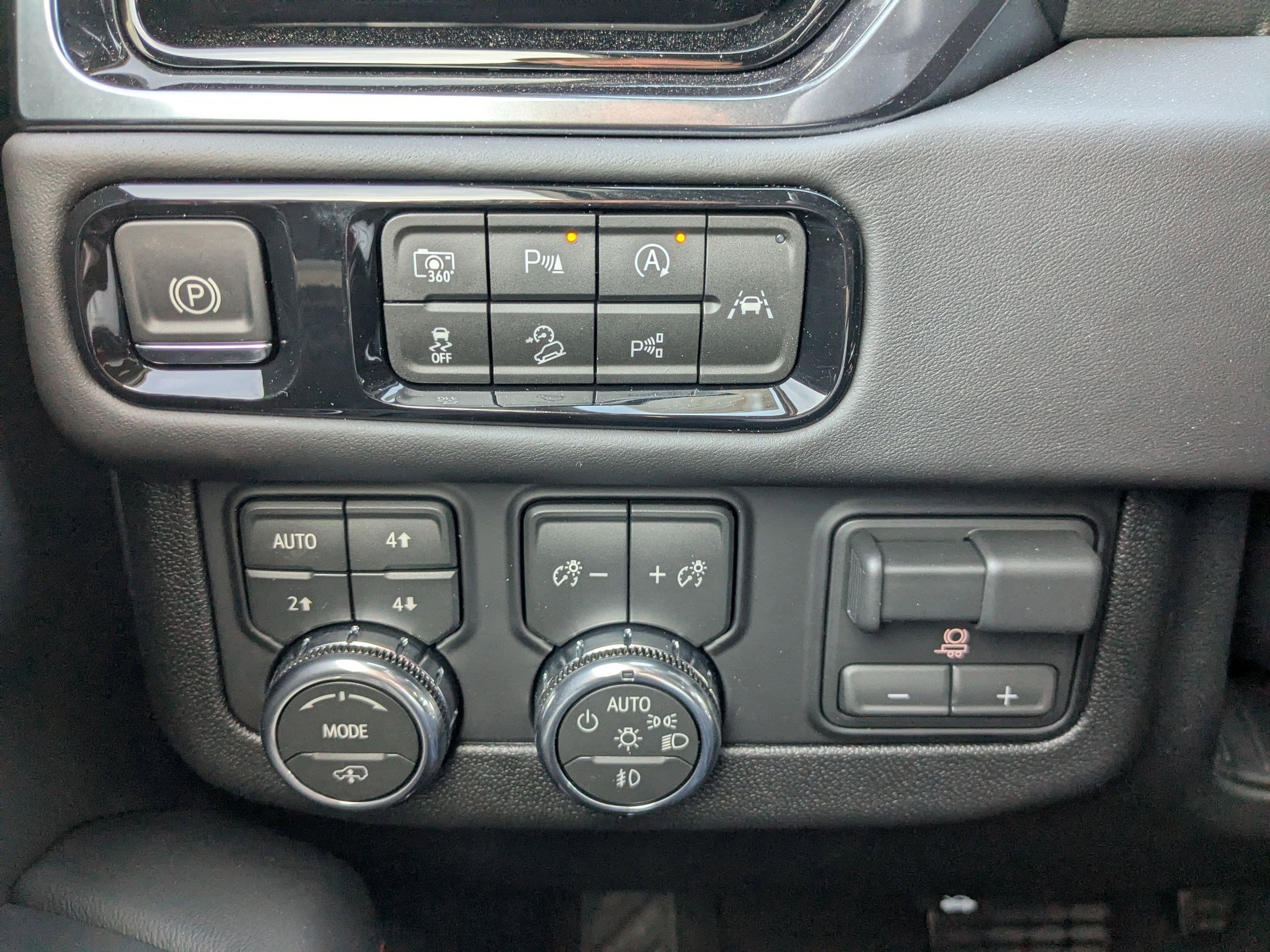 2026 GMC Yukon XL AT4 Ultimate - Photo 13