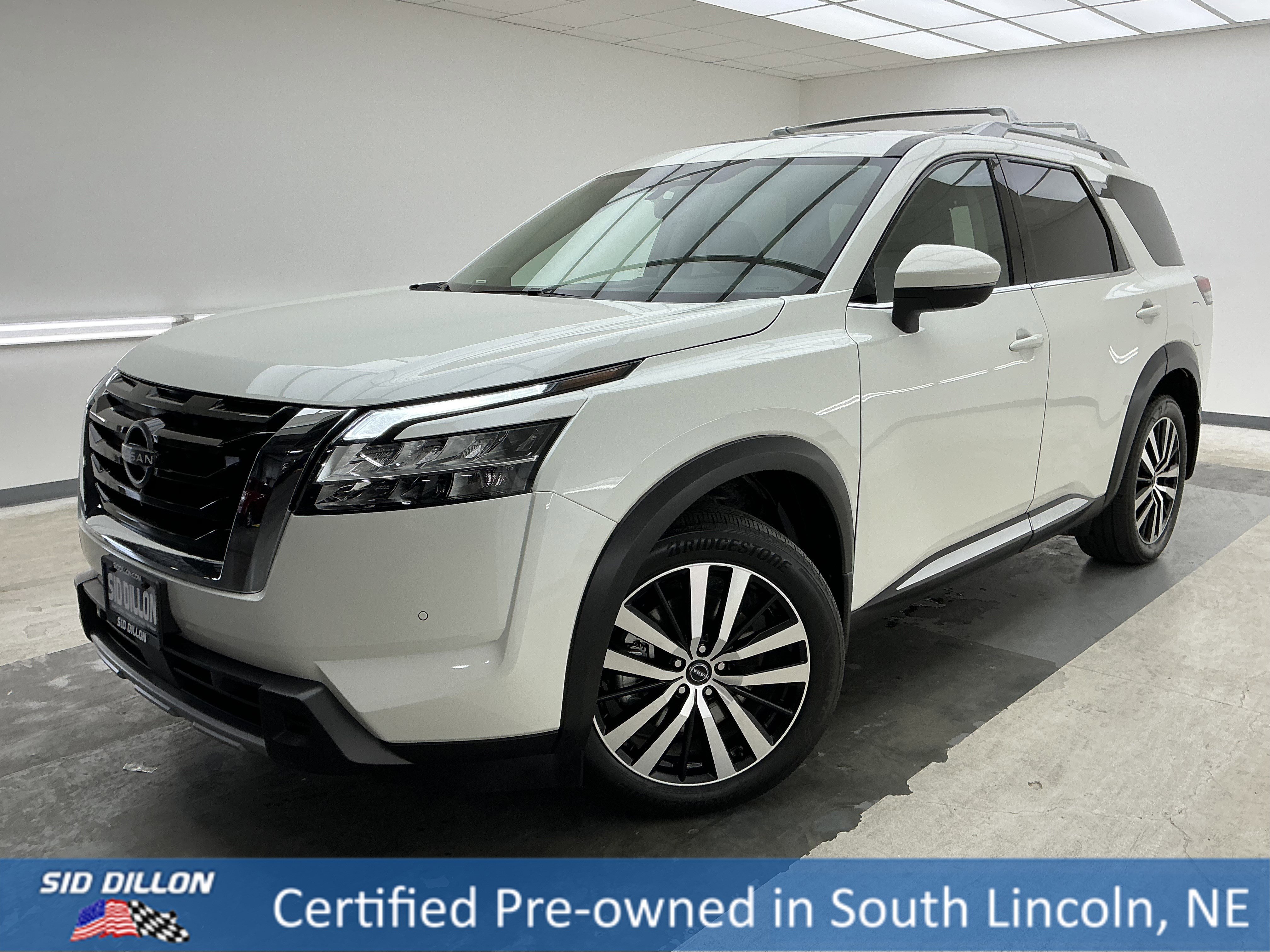 2023 Nissan Pathfinder Platinum 4WD's photo