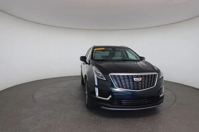 Used 2025 Green Cadillac Premium Luxury image 30