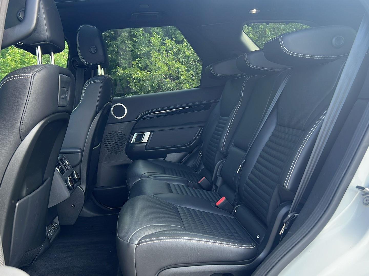 Used 2022 Fuji White Land Rover S R-Dynamic image 28
