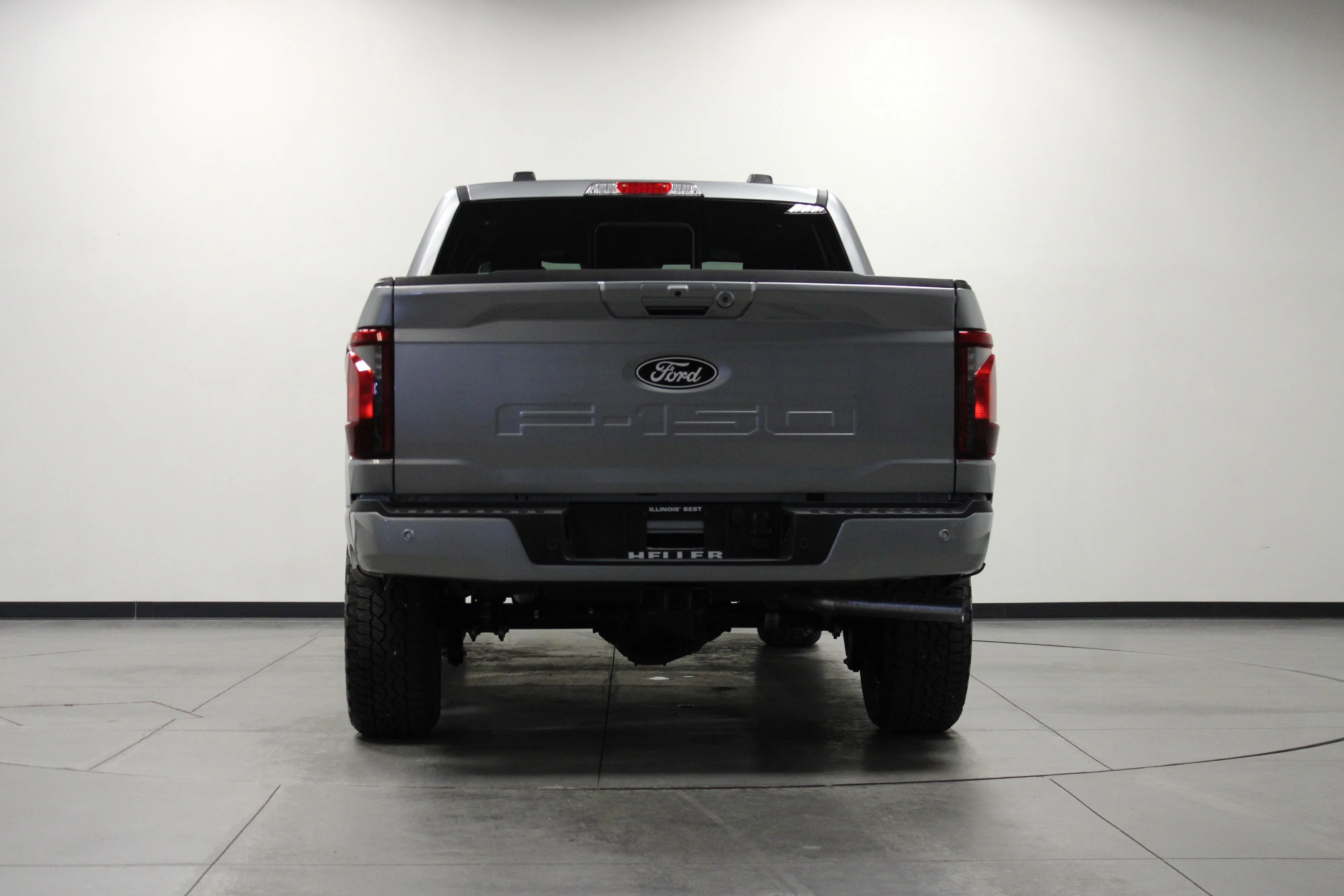New 2026 Iconic Silver Metallic Ford XLT image 5