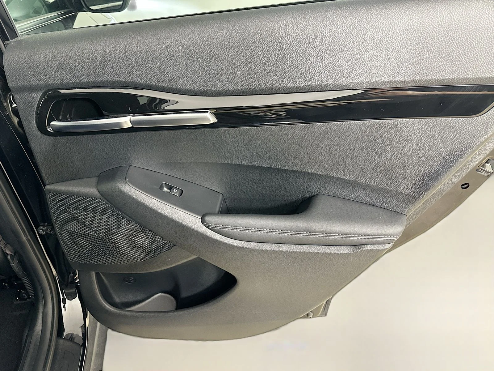Used 2023 Black Kia  image 40