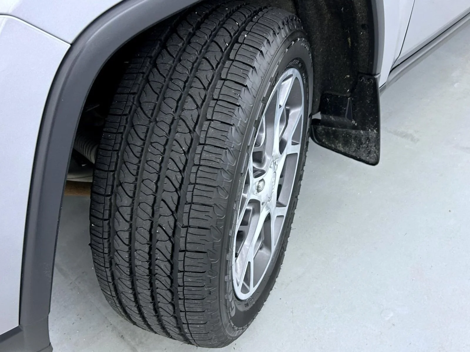 Used 2019 Silver Jeep Limited image 24