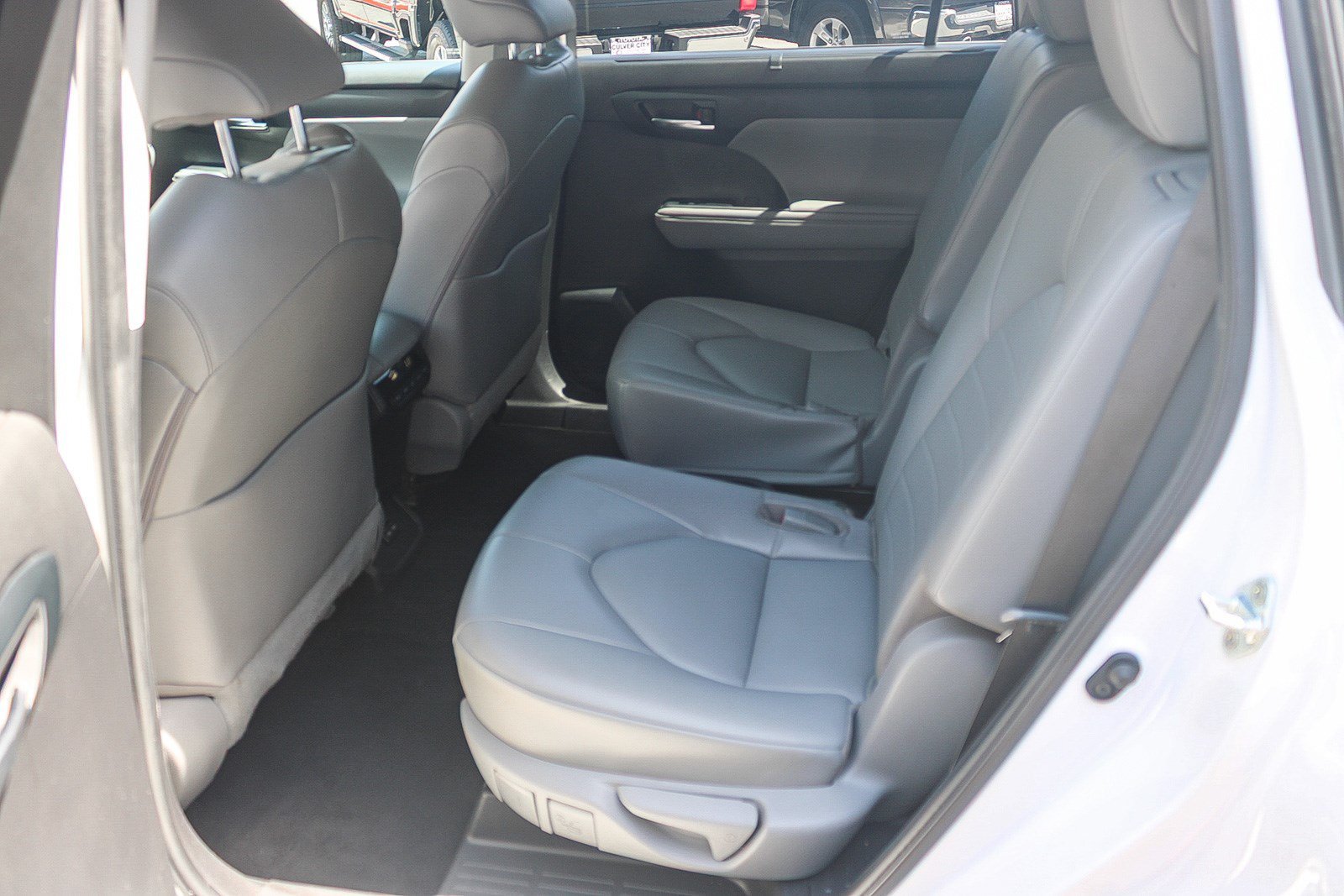 Used 2022 Wind Chill Pearl Toyota XLE image 18
