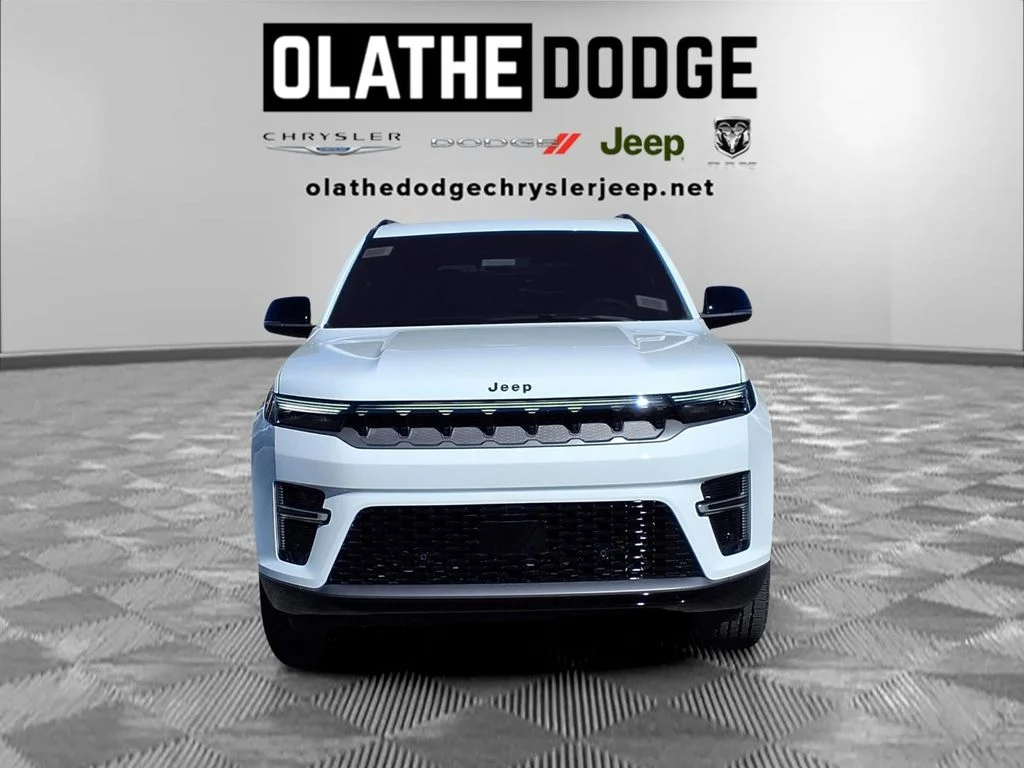 New 2026 Bright White Clear-Coat Exterior Paint Jeep Limited Altitude image 36