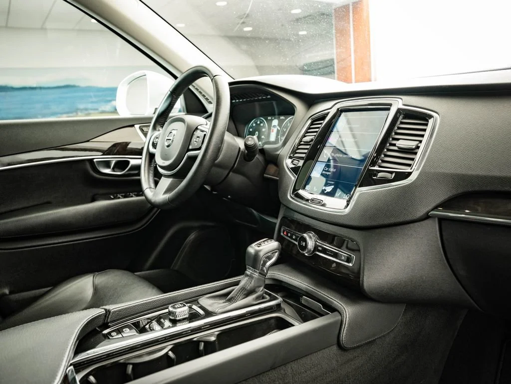 Used 2018 Bright Silver Metallic Volvo T6 Momentum image 50