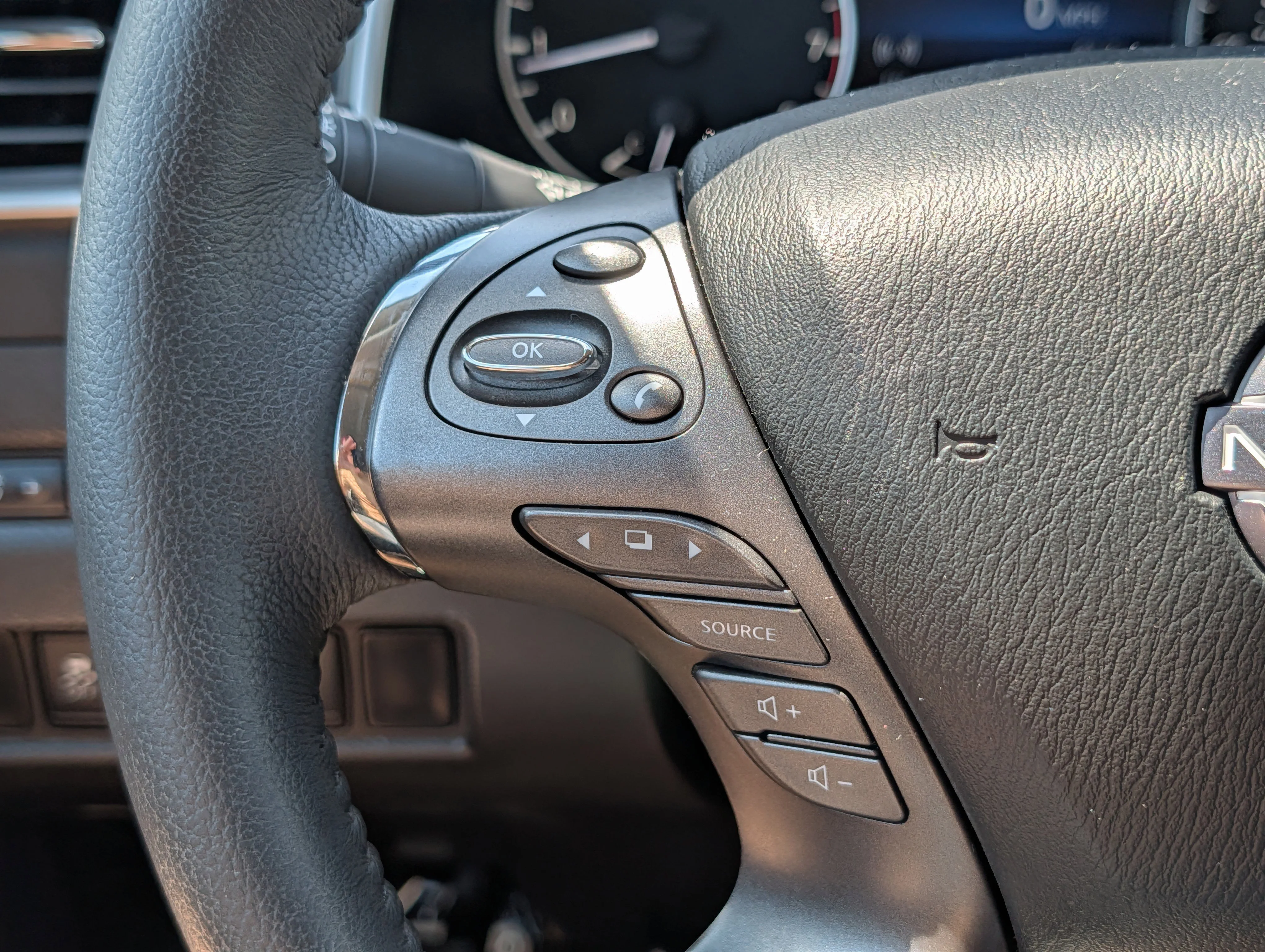 Used 2024 Boulder Gray Pearl Nissan SV image 31