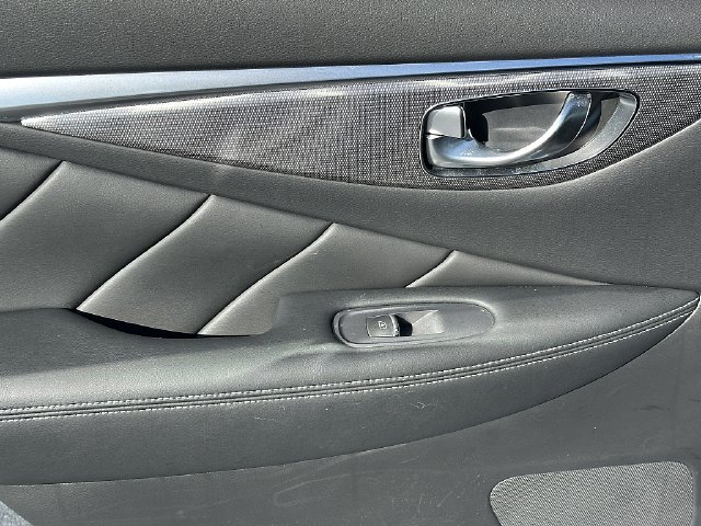 Used 2020 Silver INFINITI Sport image 13