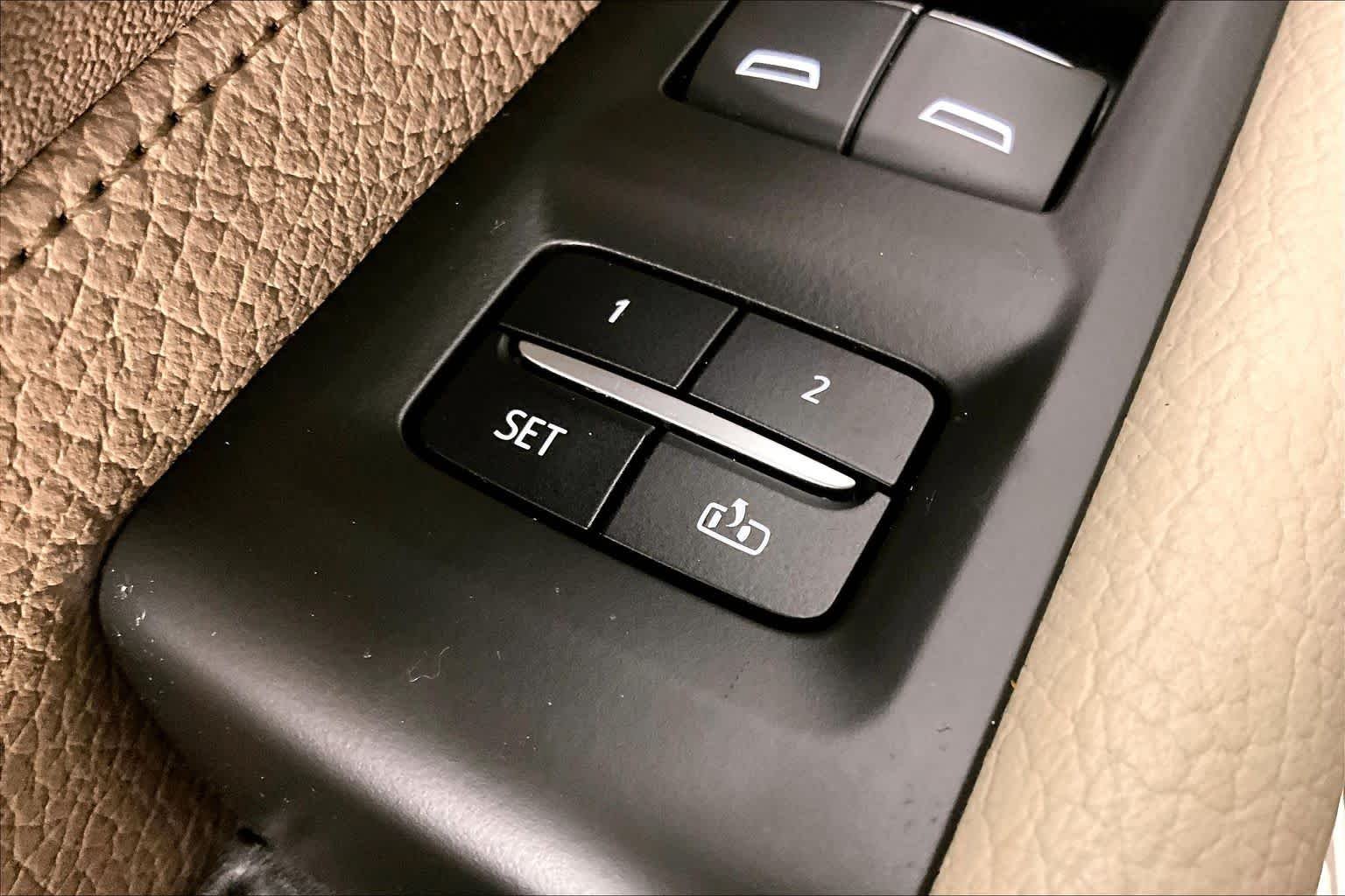 Used 2021 White Frost Tricoat GMC Denali image 32