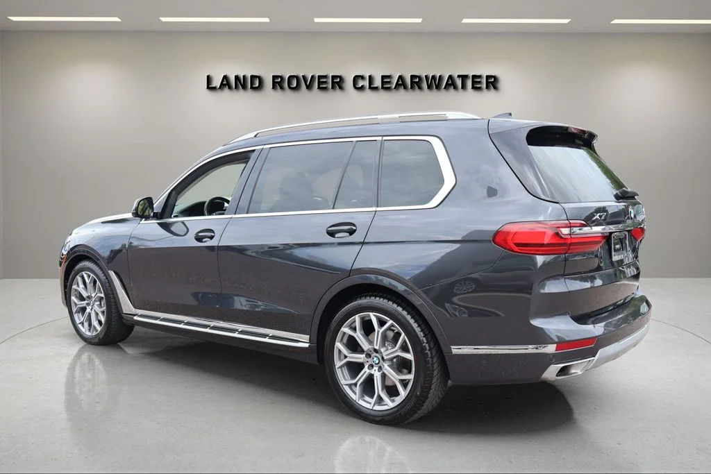 Used 2021 Gray BMW xDrive40i image 3