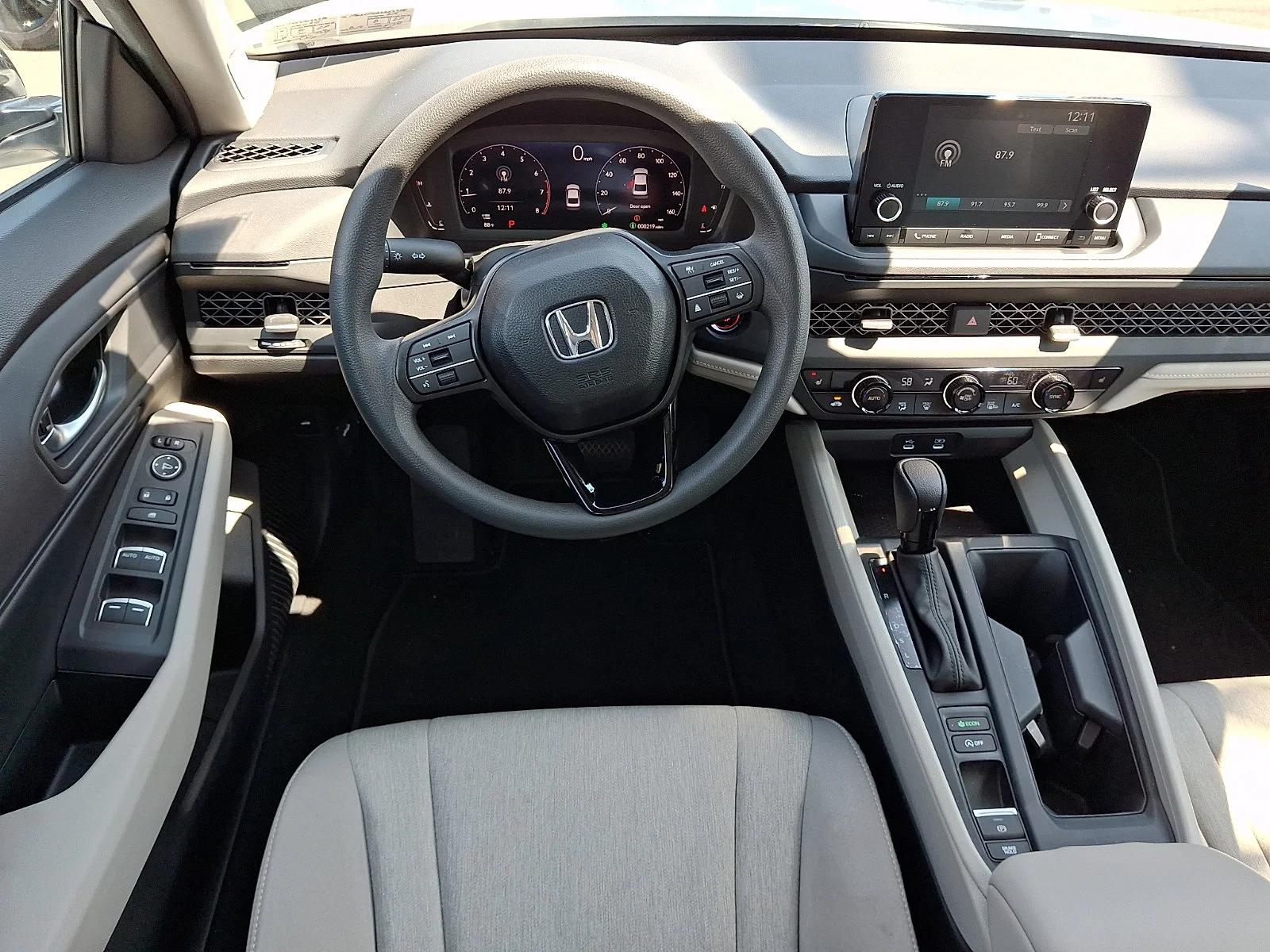 Used 2025 Platinum White Pearl Honda SE image 12