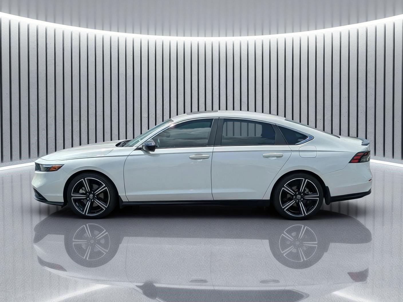 Used 2026 Platinum White Pearl Honda Sport image 10