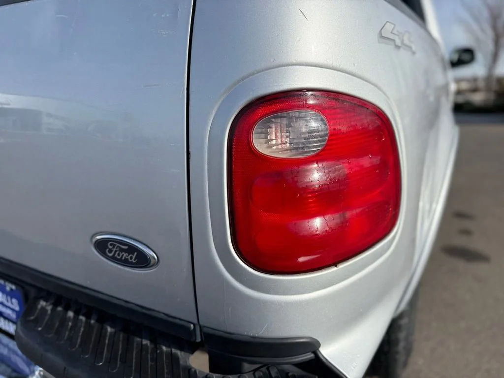 Used 2002  Ford King Ranch image 36