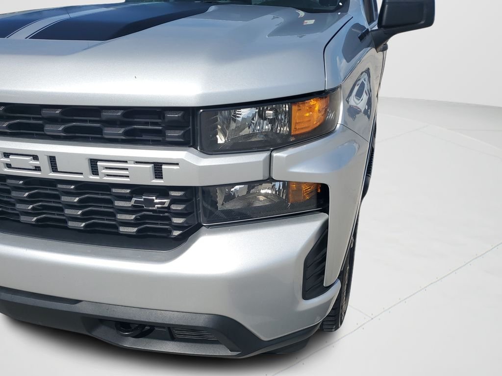 Used 2022 Silver Chevrolet Custom image 23