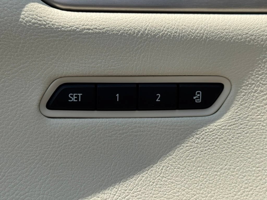 Used 2020 CRYSTAL WHITE TRICOAT Cadillac FWD Premium Luxury image 17