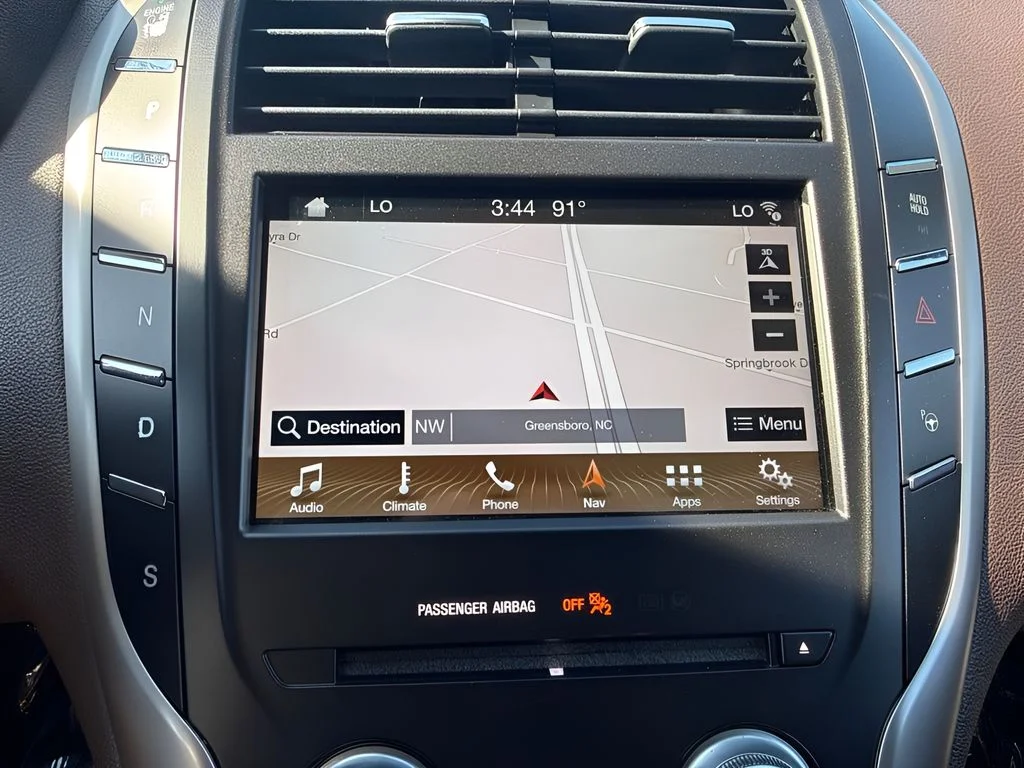 Used 2018 Silver Lincoln Reserve image 16
