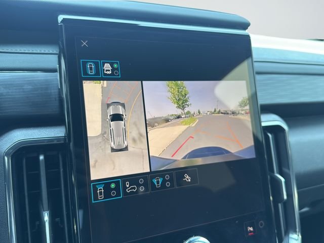 Used 2025 White GMC AT4 image 34