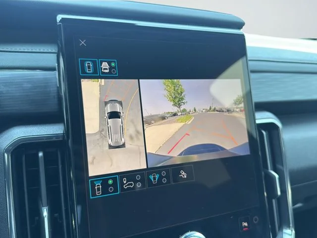 Used 2025 White GMC AT4 image 34