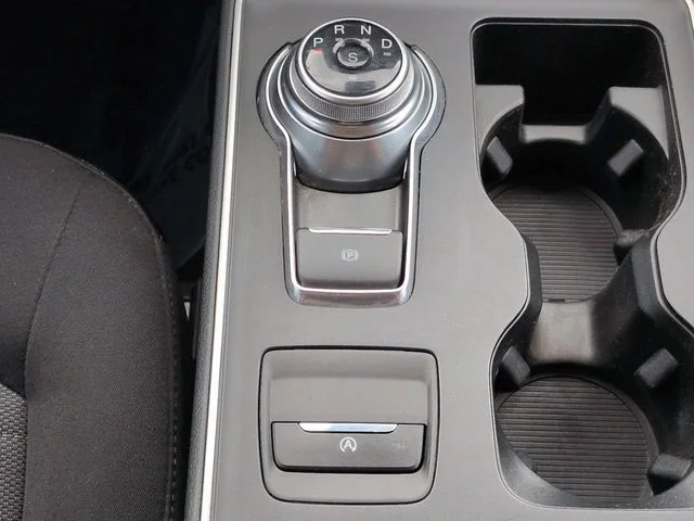 Used 2022 Silver Ford SE image 19