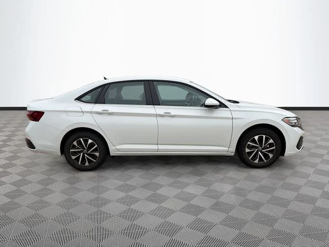 Used 2024 White Volkswagen 1.5T S image 8