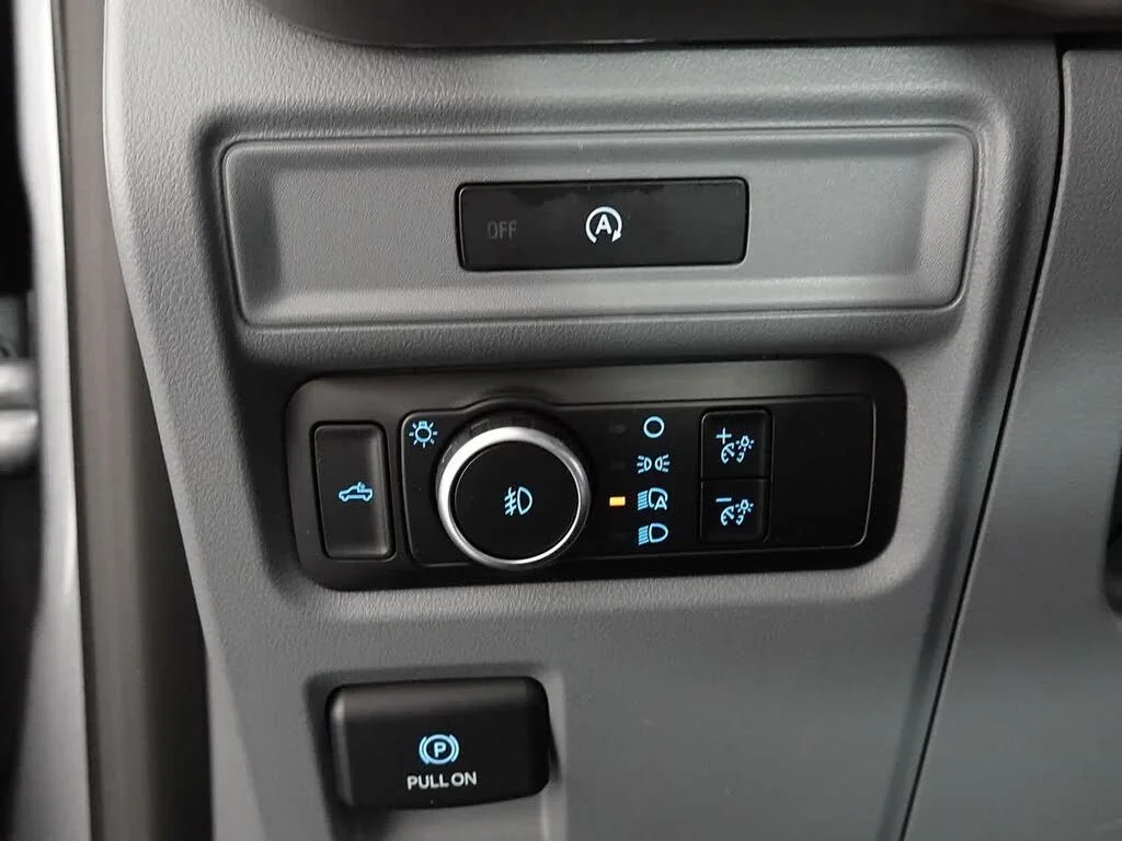Used 2025 Silver Metallic Ford XLT image 16