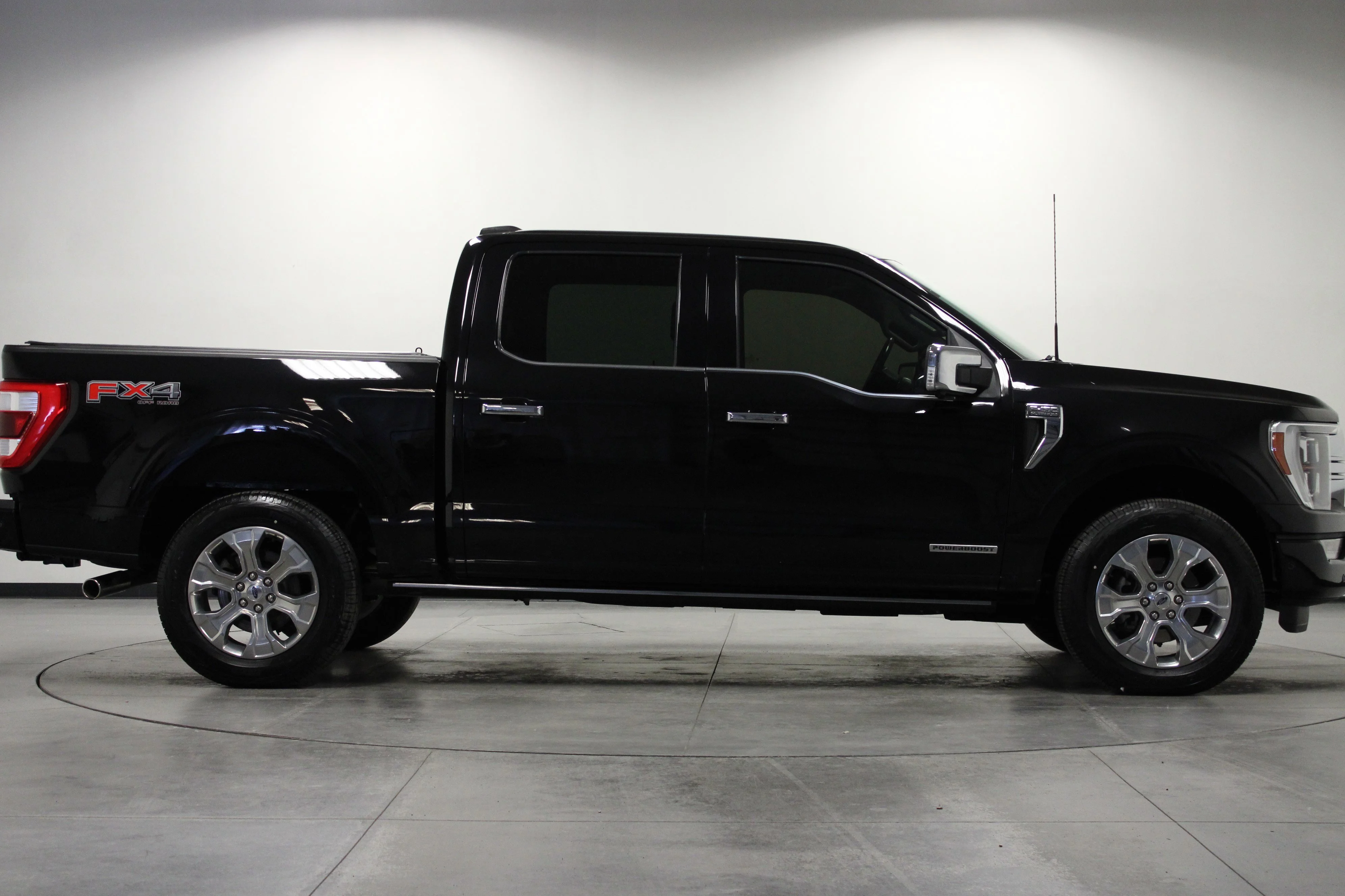 Used 2022 Black Metallic Ford Platinum image 3