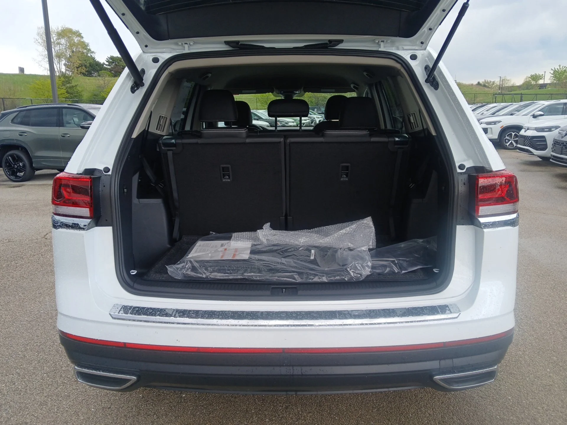 New 2026 Opal White Pearl Volkswagen 2.0T SE image 24
