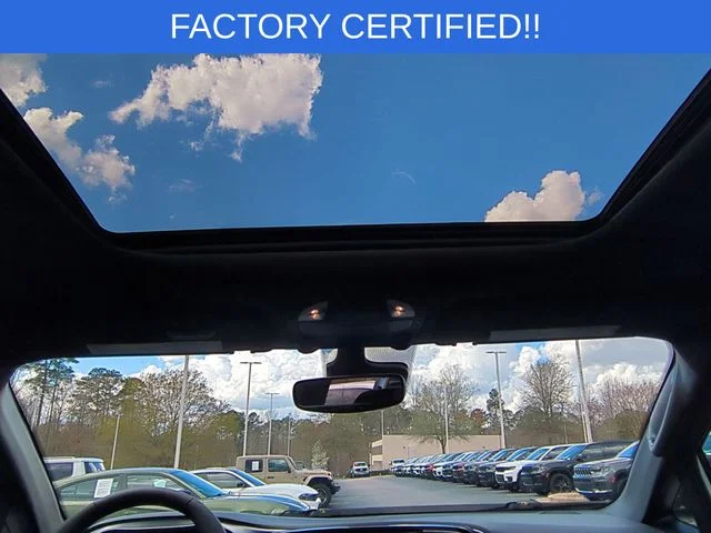 Used 2025 White Chrysler Limited image 30