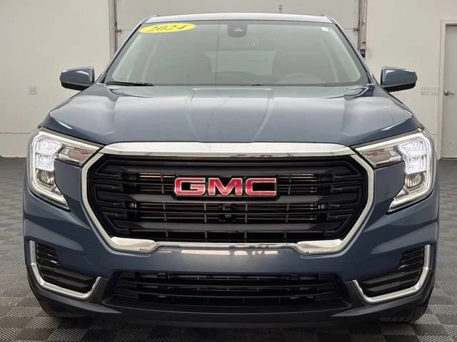 Used 2024 Downpour Metallic GMC SLE image 10