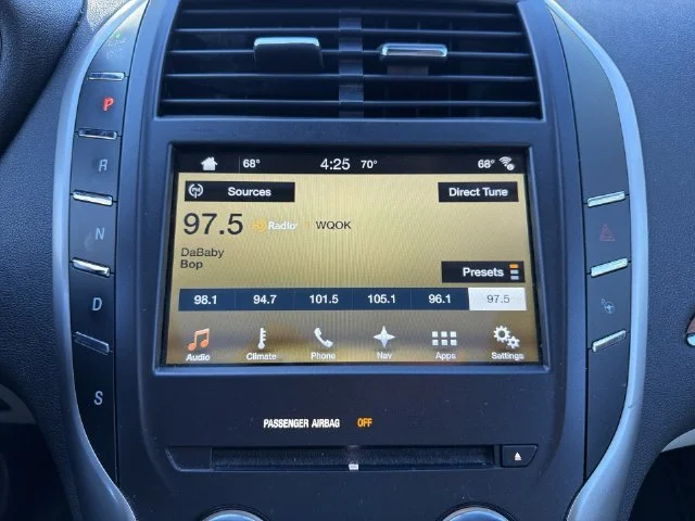 Used 2016 White Lincoln Reserve image 16